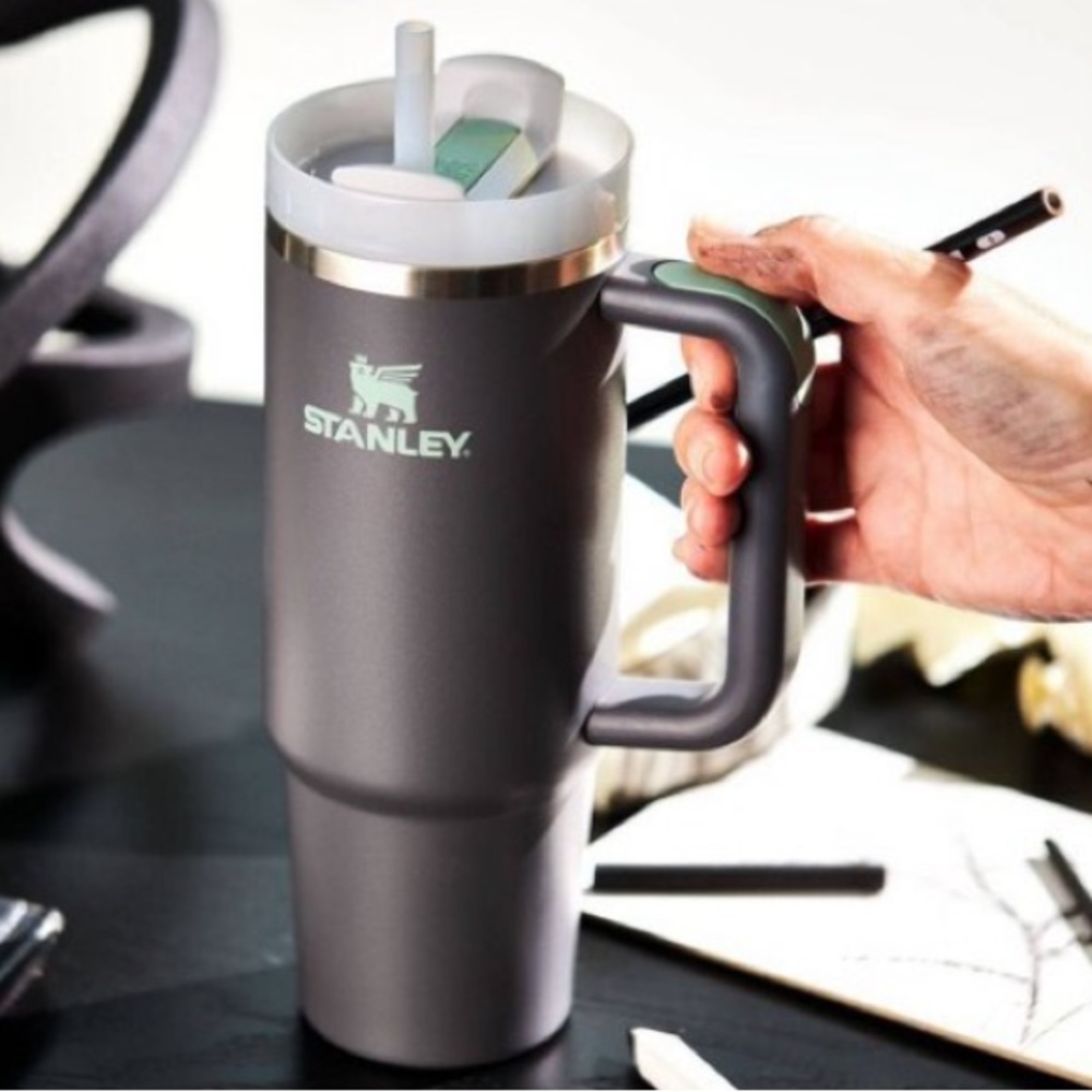 Stanley 30 oz Quencher Flow State Tumbler - Charcoal. NWT.